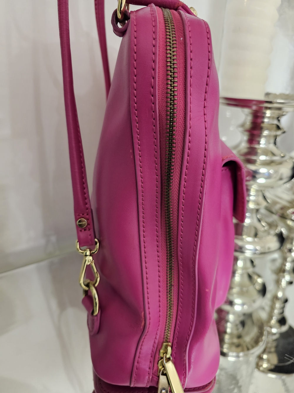Danier Women’s Fuchsia Leather Backpack Classic Structured Style - Picture 2 of 7